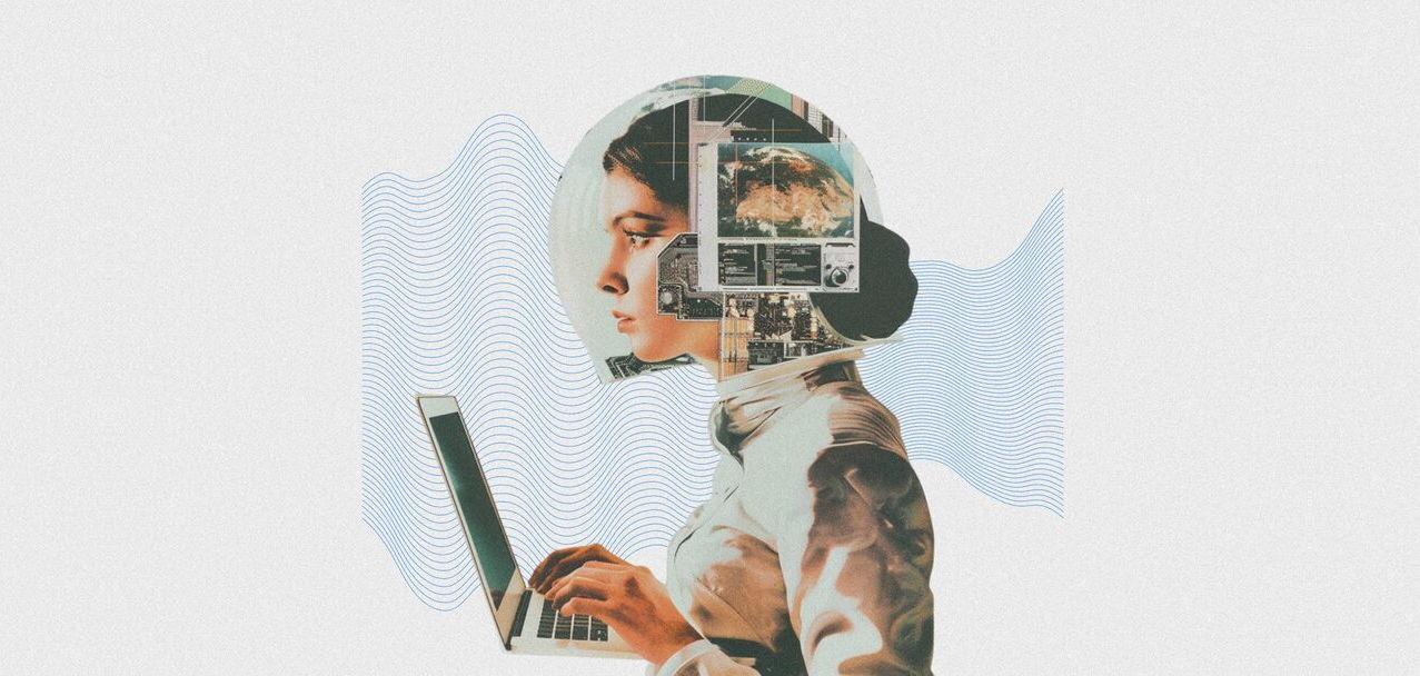 Collage rétro : une femme travaillant sur un ordinateur portable, la tête composée d'écrans, illustrant l'achat d'un SaaS déjà développé