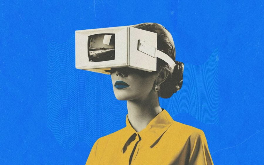 Collage rétro : une femme portant un casque de réalité virtuelle en carton, illustrant ce qu'est un logiciel SaaS en marque blanche